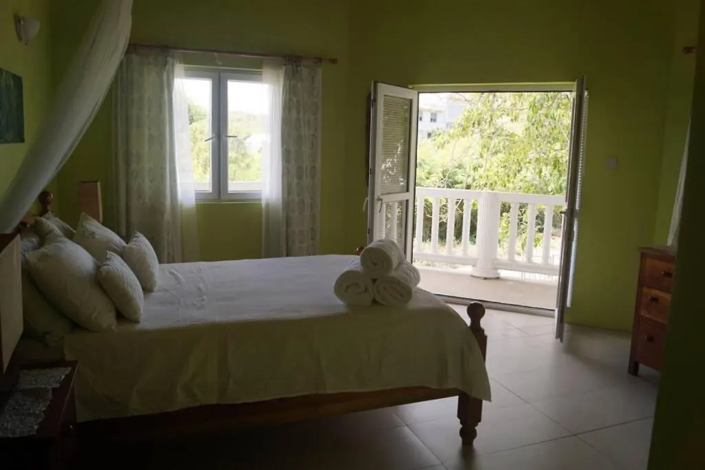 Spacious Apartment In Quiet Neighborhood Nr Airport And Beach Vieux Fort 0*,  Saint Lucia